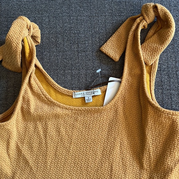 Green envelope top with shoulder ties size small NWT - Picture 2 of 3